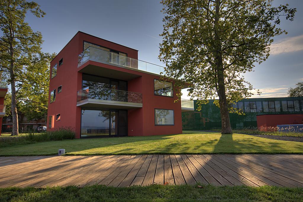 Bl Bavaria Yachtclub & Apartments Balatonlelle Ngoại thất bức ảnh