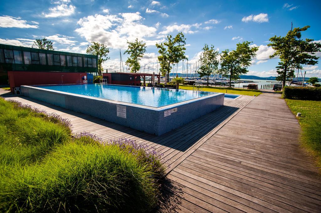 Bl Bavaria Yachtclub & Apartments Balatonlelle Ngoại thất bức ảnh