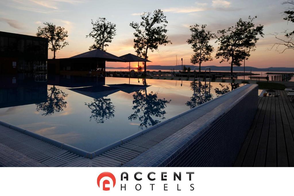 Bl Bavaria Yachtclub & Apartments Balatonlelle Ngoại thất bức ảnh