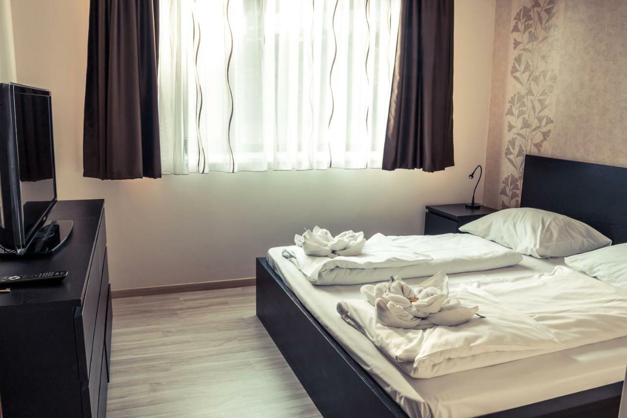 Bl Bavaria Yachtclub & Apartments Balatonlelle Ngoại thất bức ảnh